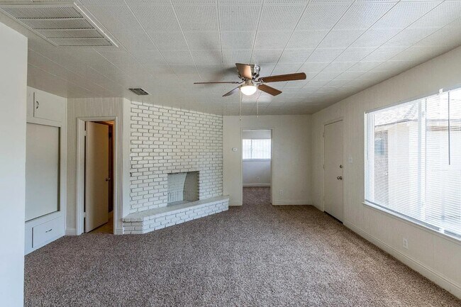 Building Photo - 1724 N West Ave