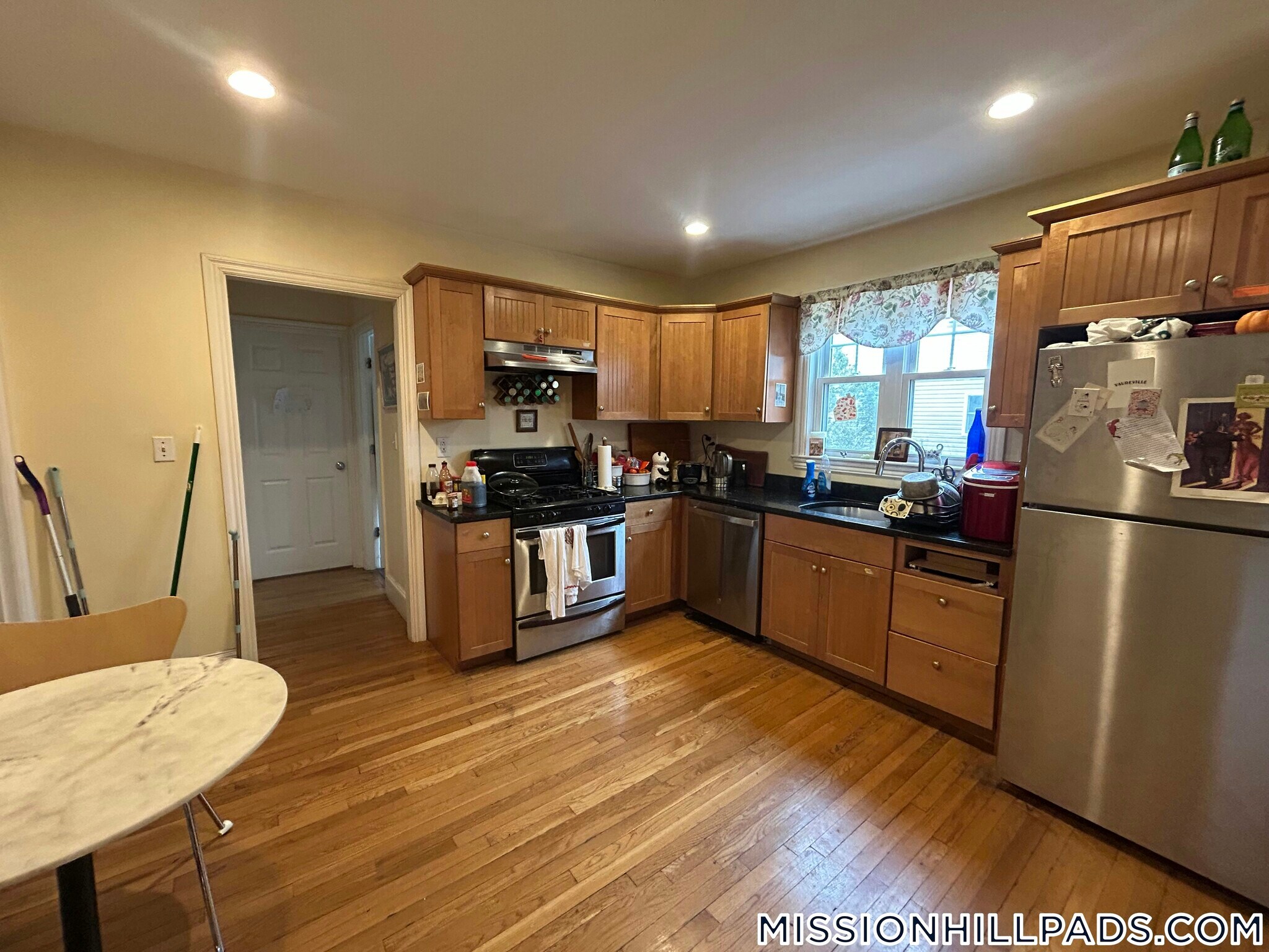 Building Photo - 100 Hillside St