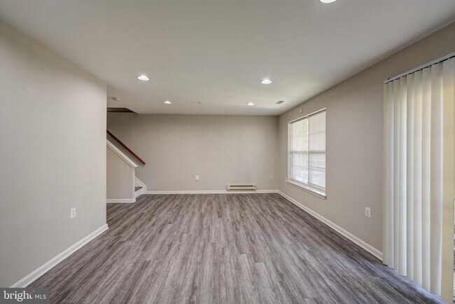 Building Photo - 4624 Kings Mill Way