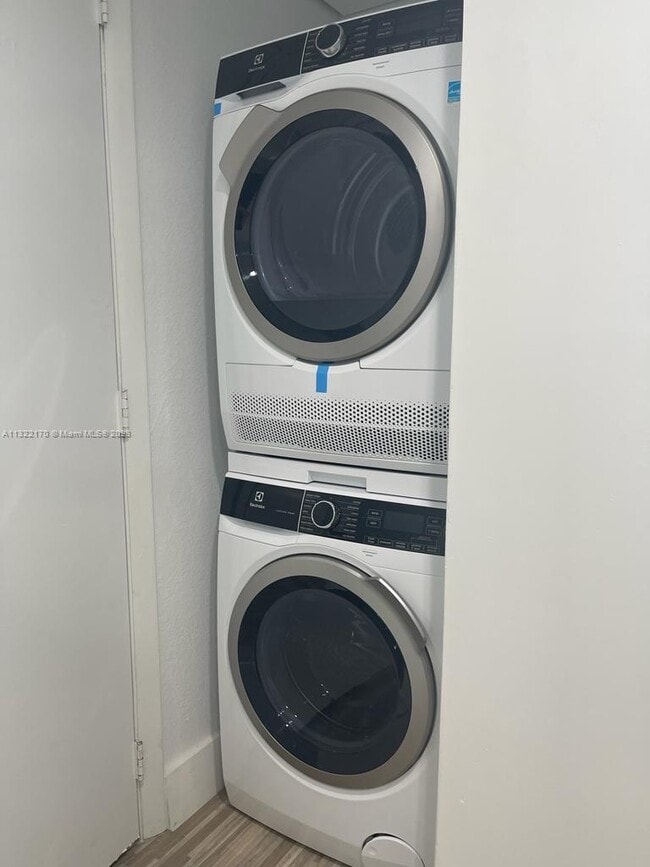 Building Photo - 5600 Collins Ave