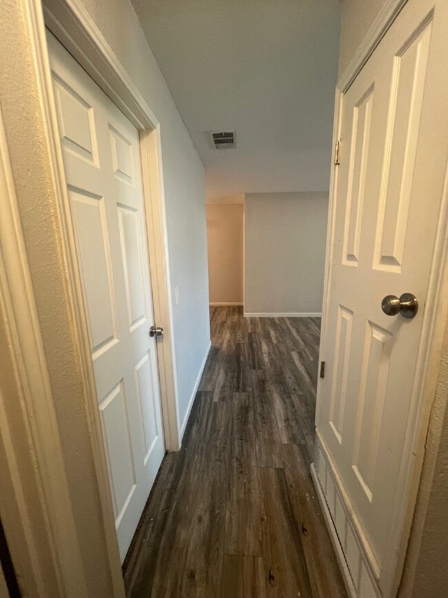 Building Photo - 4606 Avenida Prima St