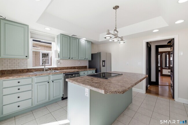 Building Photo - 198 Oxford St