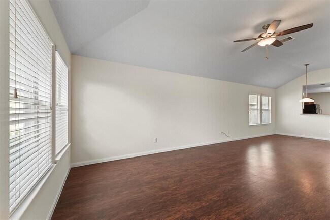 Building Photo - 2611 Verano Dr