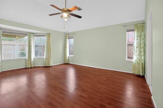 Building Photo - 12530 Meadowglen Dr