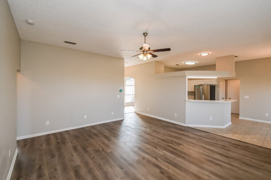 Building Photo - 2711 Ravine Hill Dr