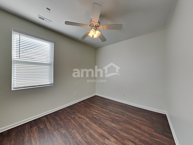 Building Photo - 1009 Skillbeck Rd