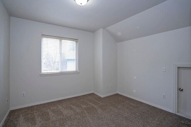 Building Photo - Very Nice 3 Bedroom Home - Cul de sac!