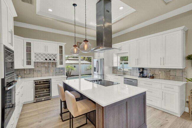 Building Photo - 875 SE 13th Ave