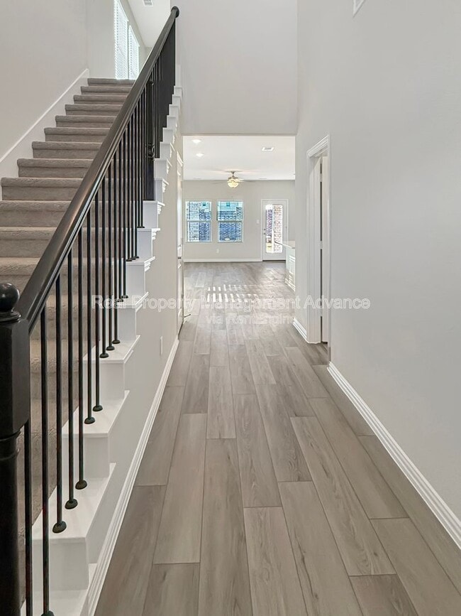 Building Photo - 614 Clover Crk Dr