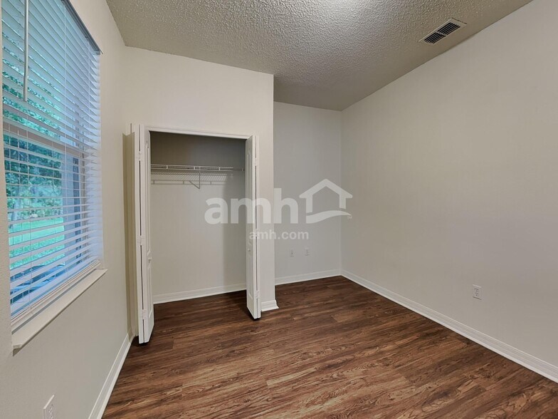 Building Photo - 10105 Granite Bay Dr