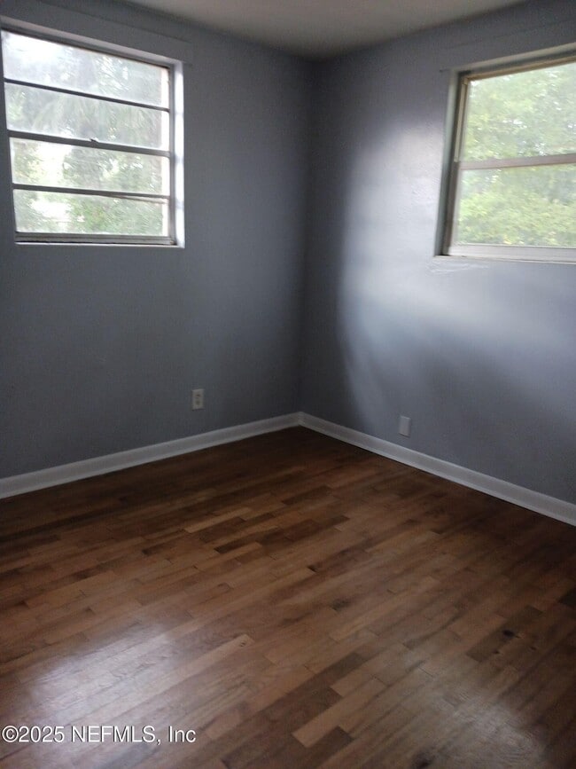 Building Photo - 1151 W 25th St