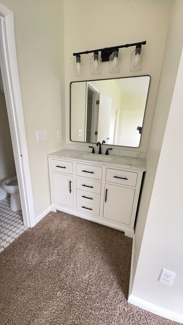 Building Photo - Newly renovated 2 bedroom Townhouse for Re...