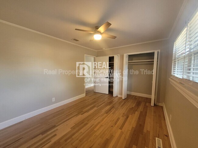 Building Photo - 593 Kinard Dr NE