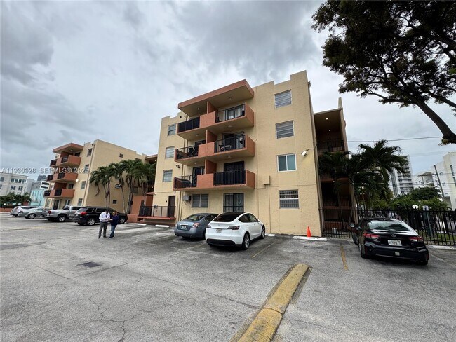 Building Photo - 677 SW 9th Ave