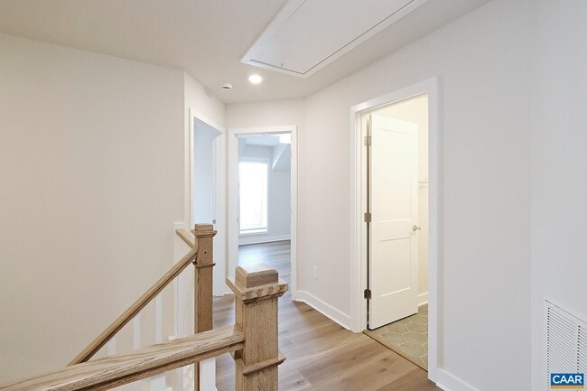 Building Photo - 952 Belvedere Way