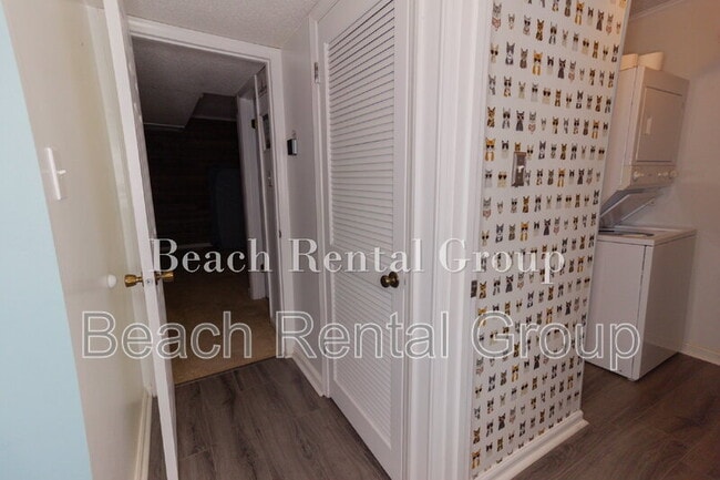 Building Photo - 609 Hillside Dr S