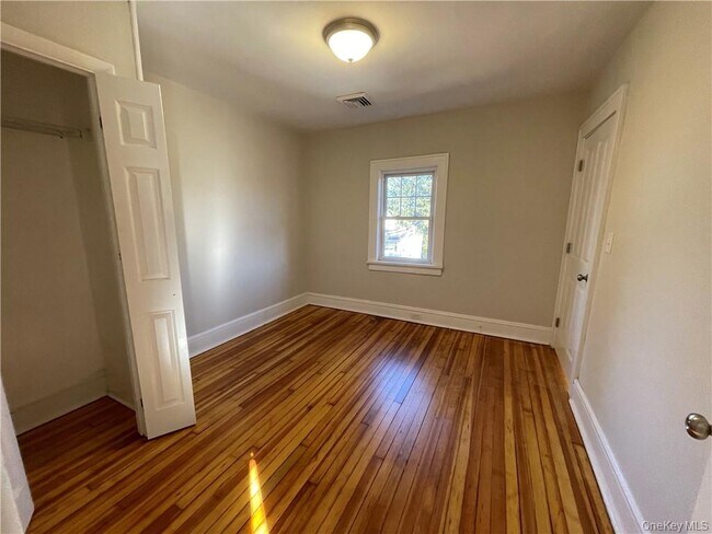 Building Photo - 7 Bonnie Brae Ave