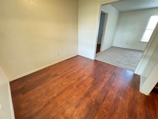 Building Photo - 3802 Hereford Ln