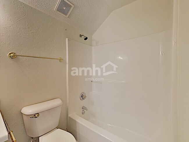 Building Photo - 507 Johnny Bench Cove