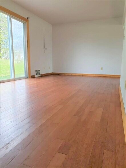 Building Photo - 202 Meadowpark Dr