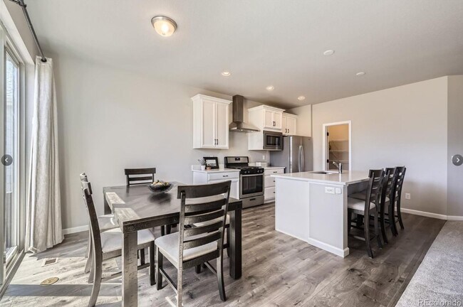 Building Photo - Long Realty & Property Management - Beauti...