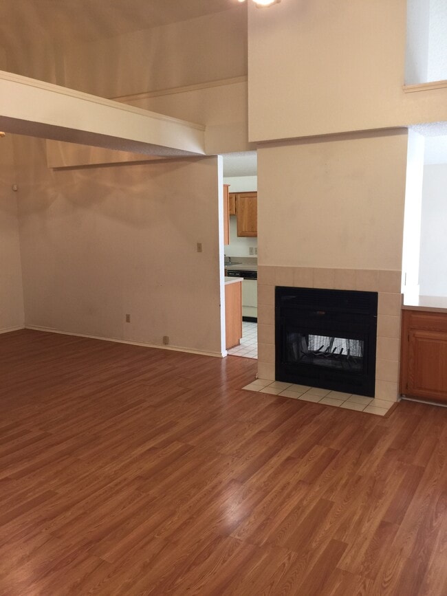 Building Photo - 904 Teakwood Ln