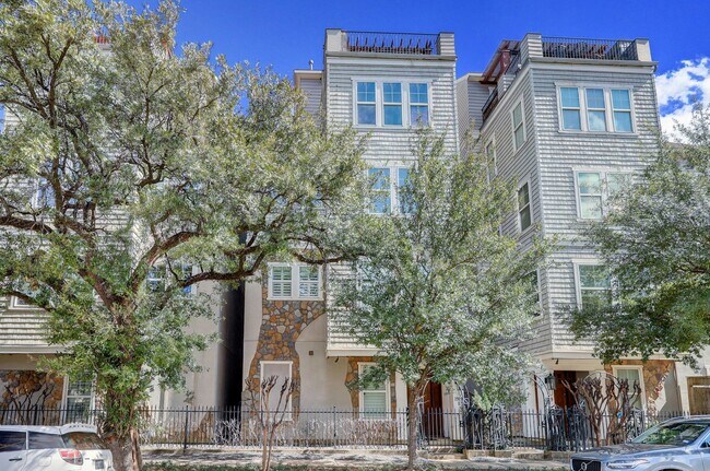 Primary Photo - 1919 Colquitt St