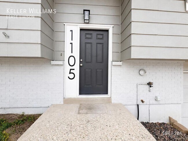 Building Photo - 1105 Mt View Ln