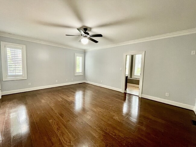Building Photo - 4 Bed, 4 And A Half Bath Nest In Haymount
