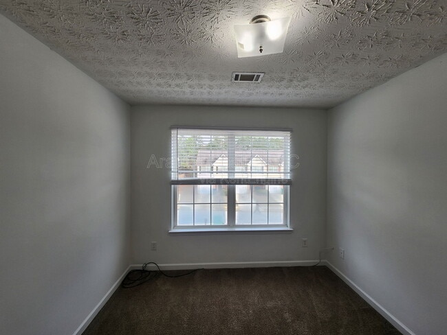 Building Photo - 687 Georgetown Ct