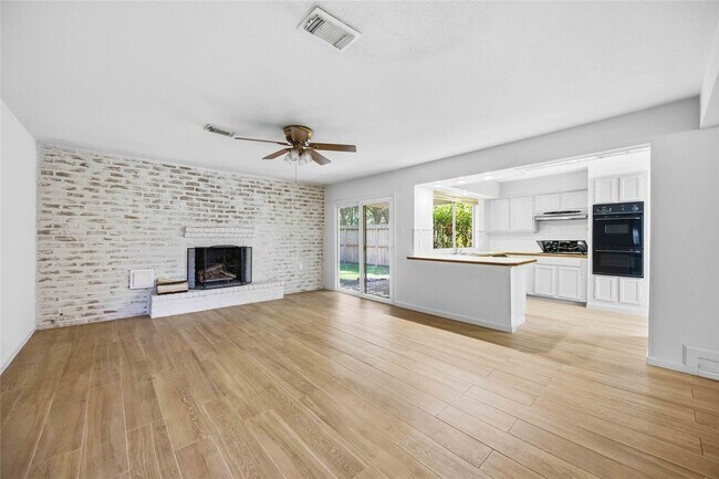 Building Photo - 16202 Mill Point Dr