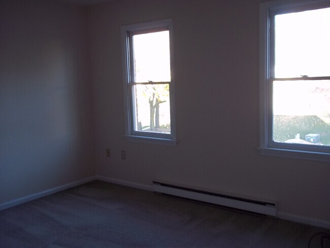 Building Photo - 223 Cross Keys Dr