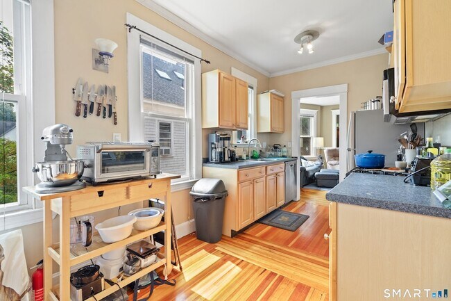 Building Photo - 253 W Elm St