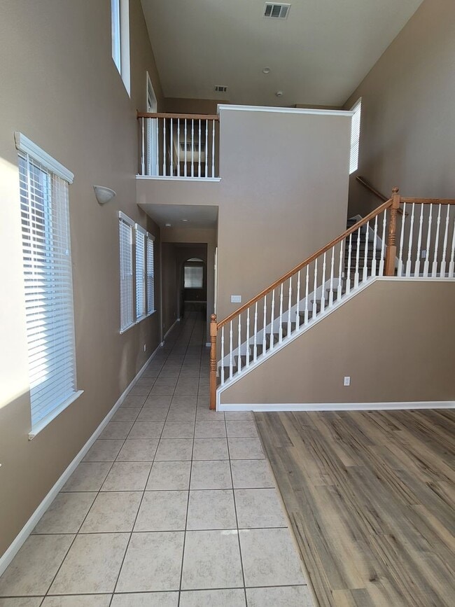 Building Photo - North Natomas-  NEWLY REMODELED