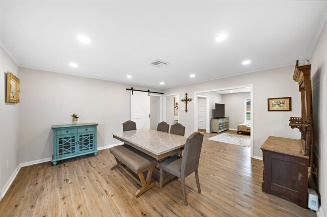 Building Photo - 5802 Effingham Dr
