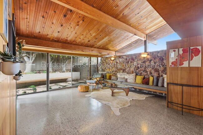 Building Photo - 1541 Garrison Pl