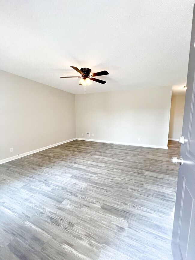 Building Photo - 531 Gainey Dr
