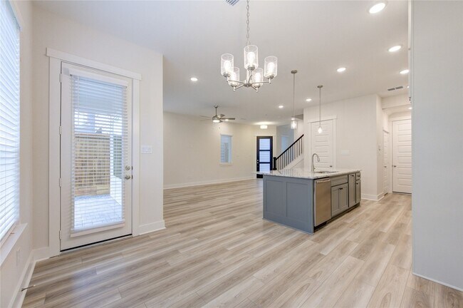 Building Photo - 16032 Mason Run Dr