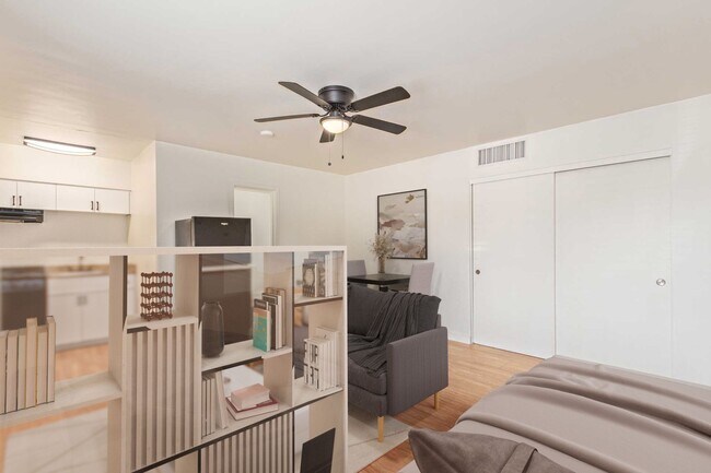 Building Photo - 1231 E Thomas Rd