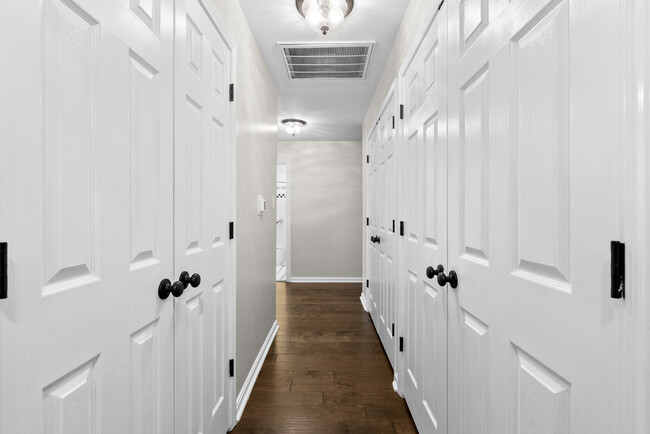 Building Photo - 8608 Whipps Bend Rd