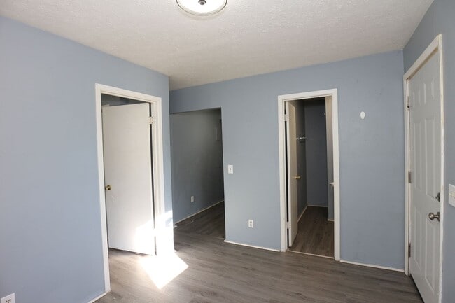 Building Photo - 037