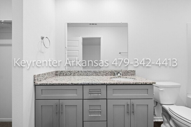 Building Photo - Stunning Newer Construction in Fayetteville!