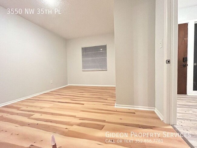 Building Photo - Spacious 4/3 with Flex Room in Shadowlawn ...