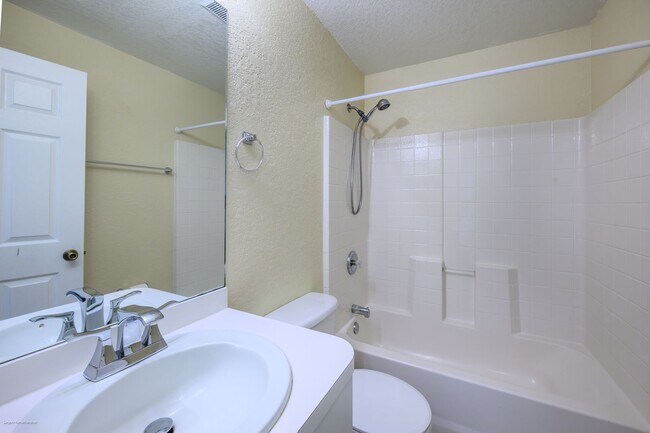 Building Photo - PRICE DROP!! ANNUAL UNFURNISHED HOME IN PUNTA GORDA