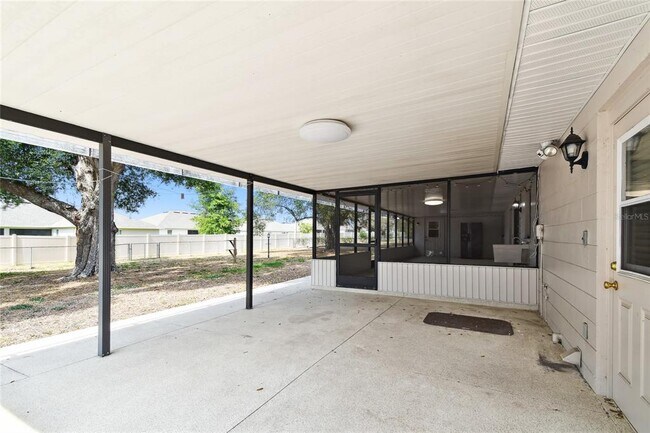 Building Photo - 1102 Shadowbrook Dr N
