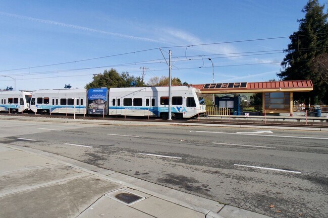 Building Photo - Remodeled Condo Near Transit