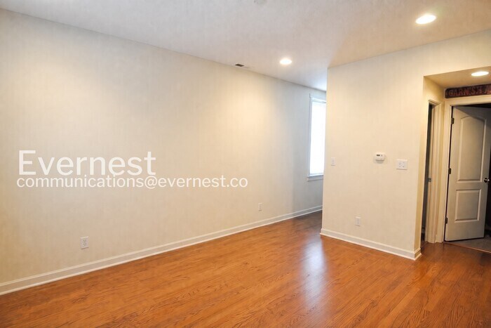 Building Photo - 1636 N North Park Avenue