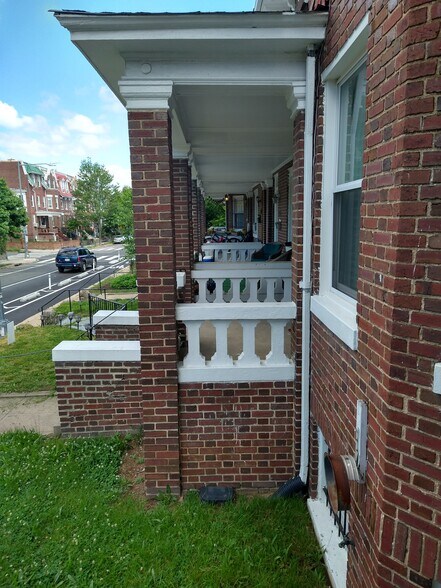 Building Photo - 3631 Warder St NW