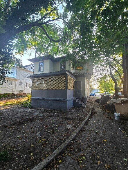 Building Photo - 107 N East Ave