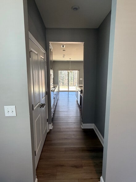 Building Photo - 1553 Cedar Tree Dr